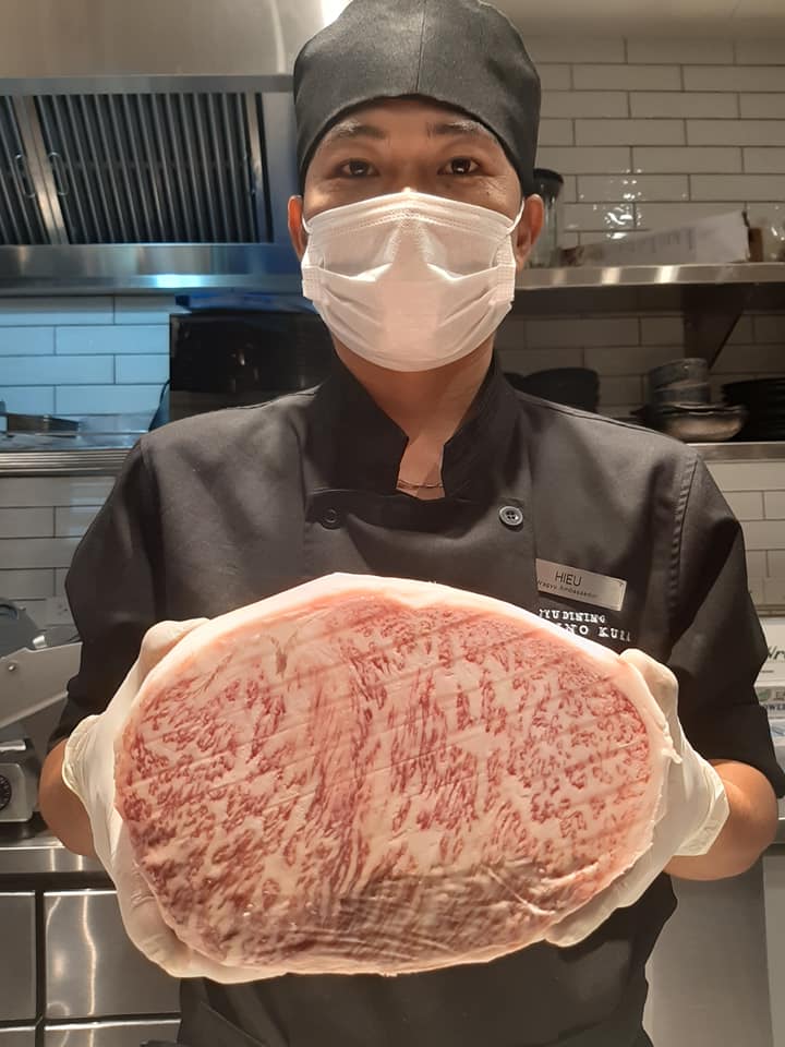 Một tảng thịt bò wagyu A5 trước khi được đem đi sơ chế. (Nguồn ảnh: Ushino Kura)