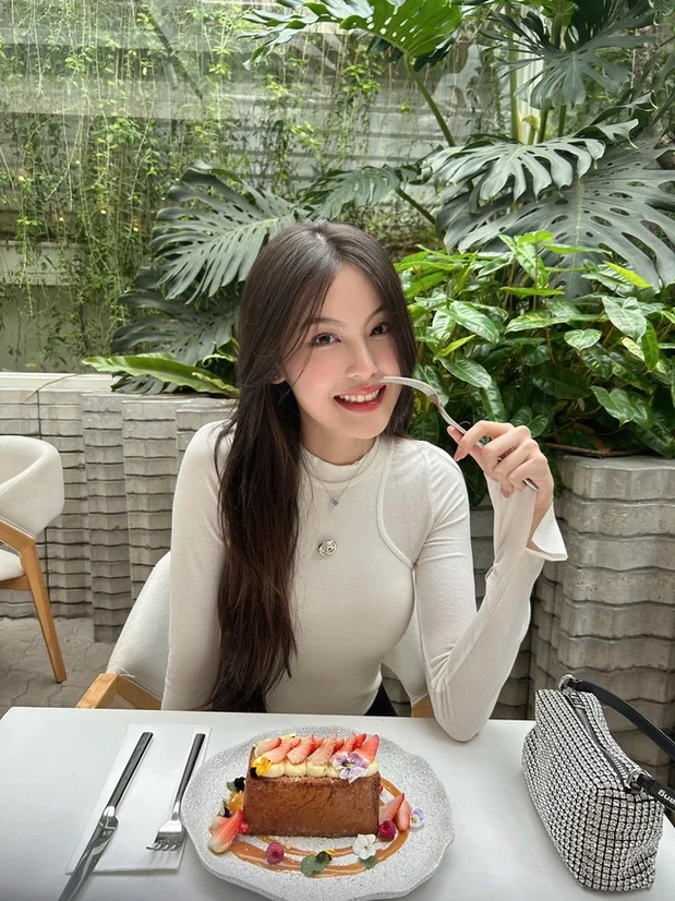 HIEUTHUHAI và Tăng Mỹ Hàn với tin đồn bị soi dùng đồ đôi