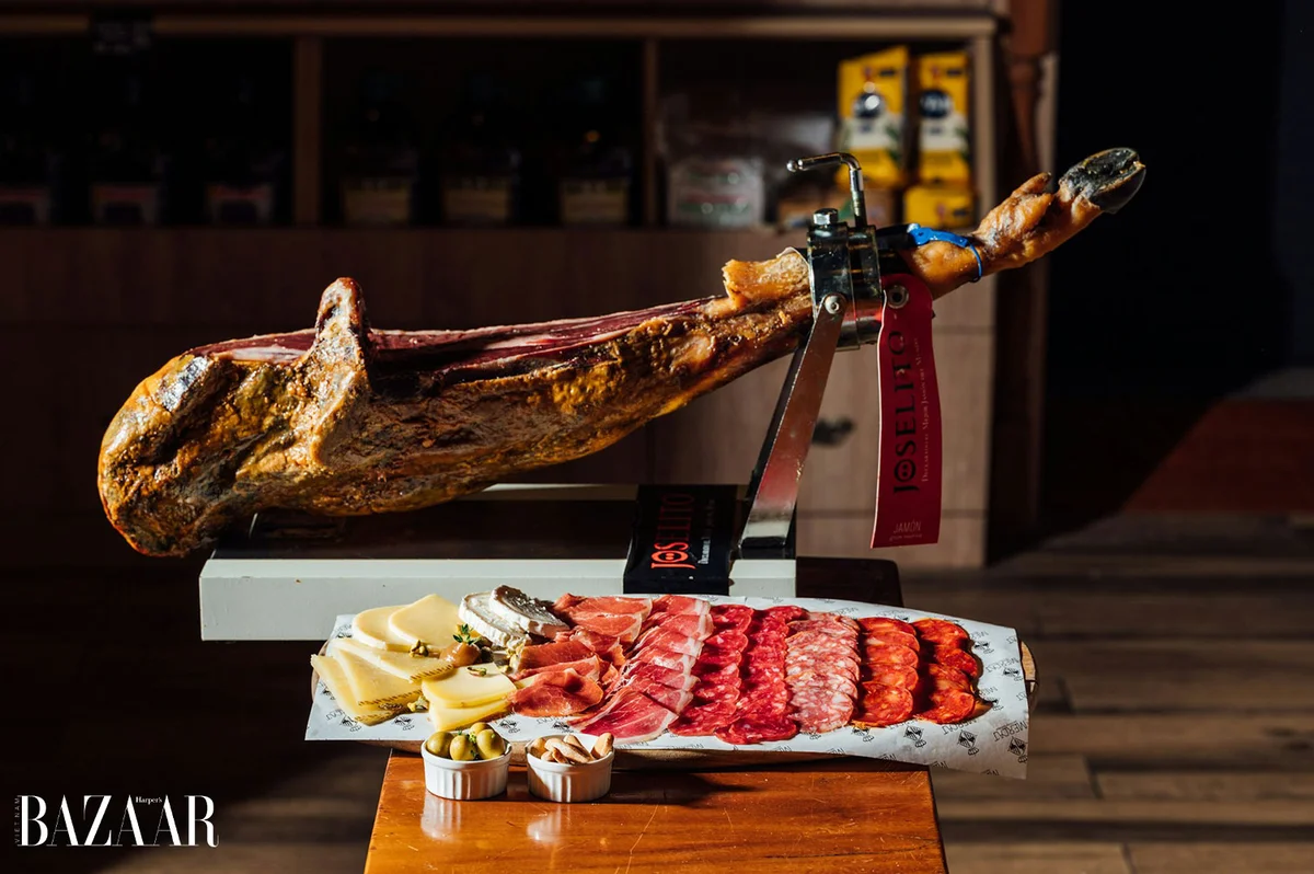 Đùi heo muối (Jamon Iberico) có đáng giá 112 triệu đồng không?