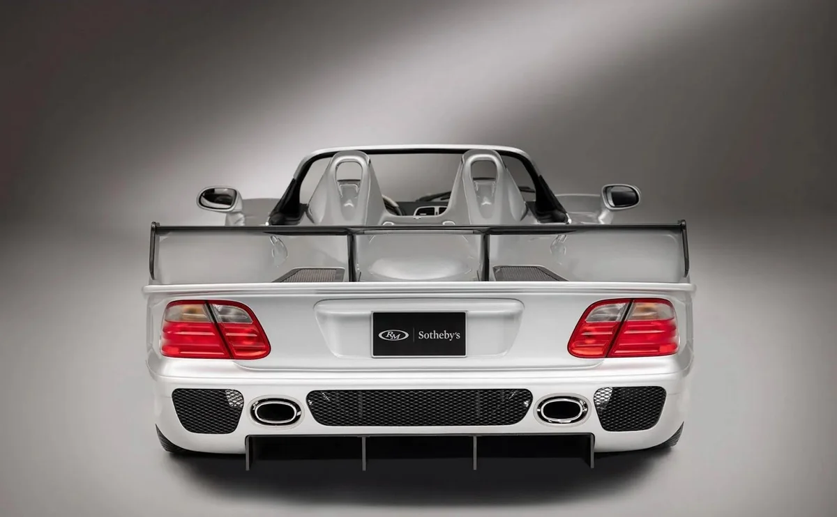 "Chim ưng" Mercedes CLK GTR Roadster 622 mã lực