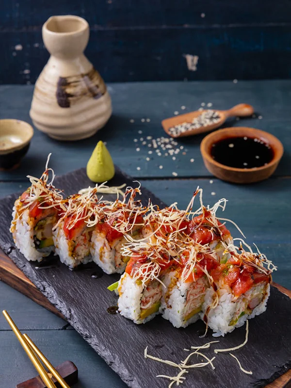 Cùng thưởng thức món sushi hương vị truyền thống Nhật