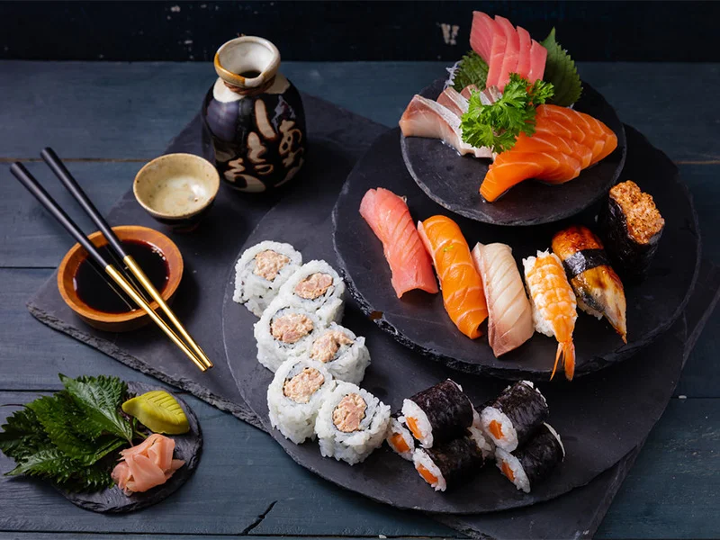 Cùng thưởng thức món sushi hương vị truyền thống Nhật