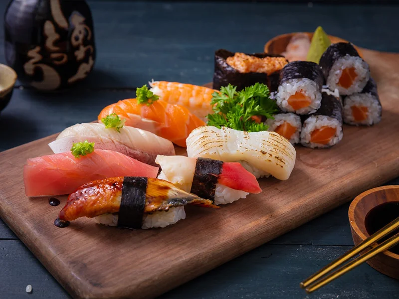 Cùng thưởng thức món sushi hương vị truyền thống Nhật