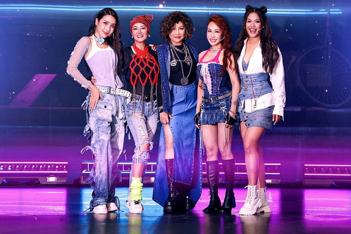 Hồng Nhung đọc rap, nhảy ke đầu trên sân khấu Chị đẹp đạp gió rẽ sóng