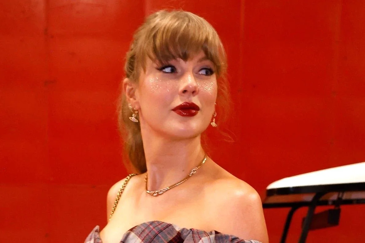 Taylor Swift makeup