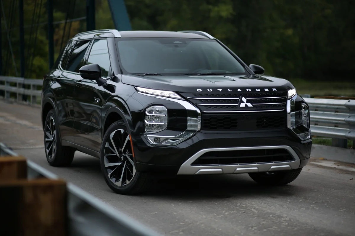 Rộ tin đồn Mitsubishi Pajero sẽ trở lại, có thể cạnh tranh Land Rover