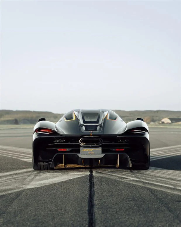 Koenigsegg tranh danh hiệu xe nhanh nhất lịch sử bằng Jesko Absolut