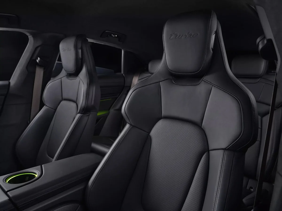 Porsche Taycan Turbo S 2025 ra mắt với công suất tiệm cận siêu xe