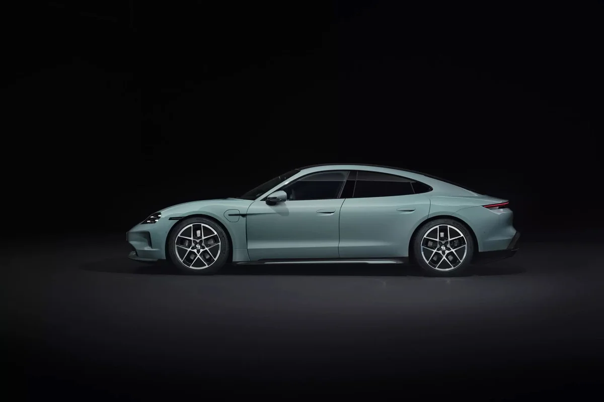 Porsche Taycan Turbo S 2025 ra mắt với công suất tiệm cận siêu xe