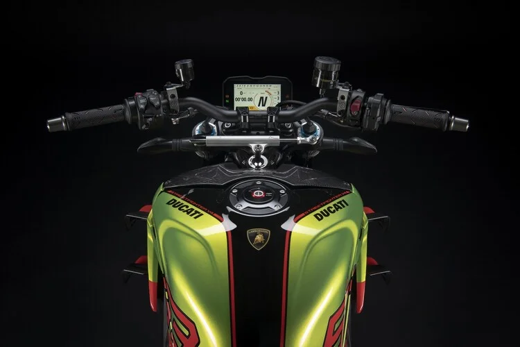 Ducati Streetfighter V4 Lamborghini - mô tô giá hơn 2 tỉ đồng về tay ba khách hàng Việt Nam