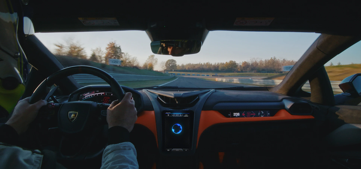 Lamborghini vén màn Telemetry X: Kết nối đường đua, nâng tầm trải nghiệm
