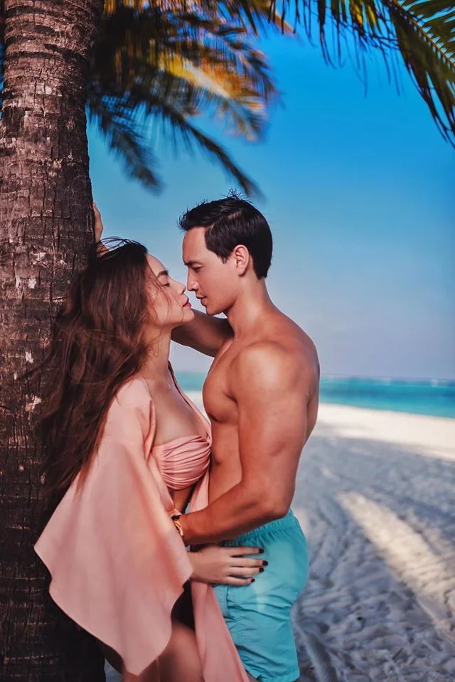 Cặp đôi có body sexy nhất nhì Vbiz gọi tên Hà Hồ - Kim Lý.