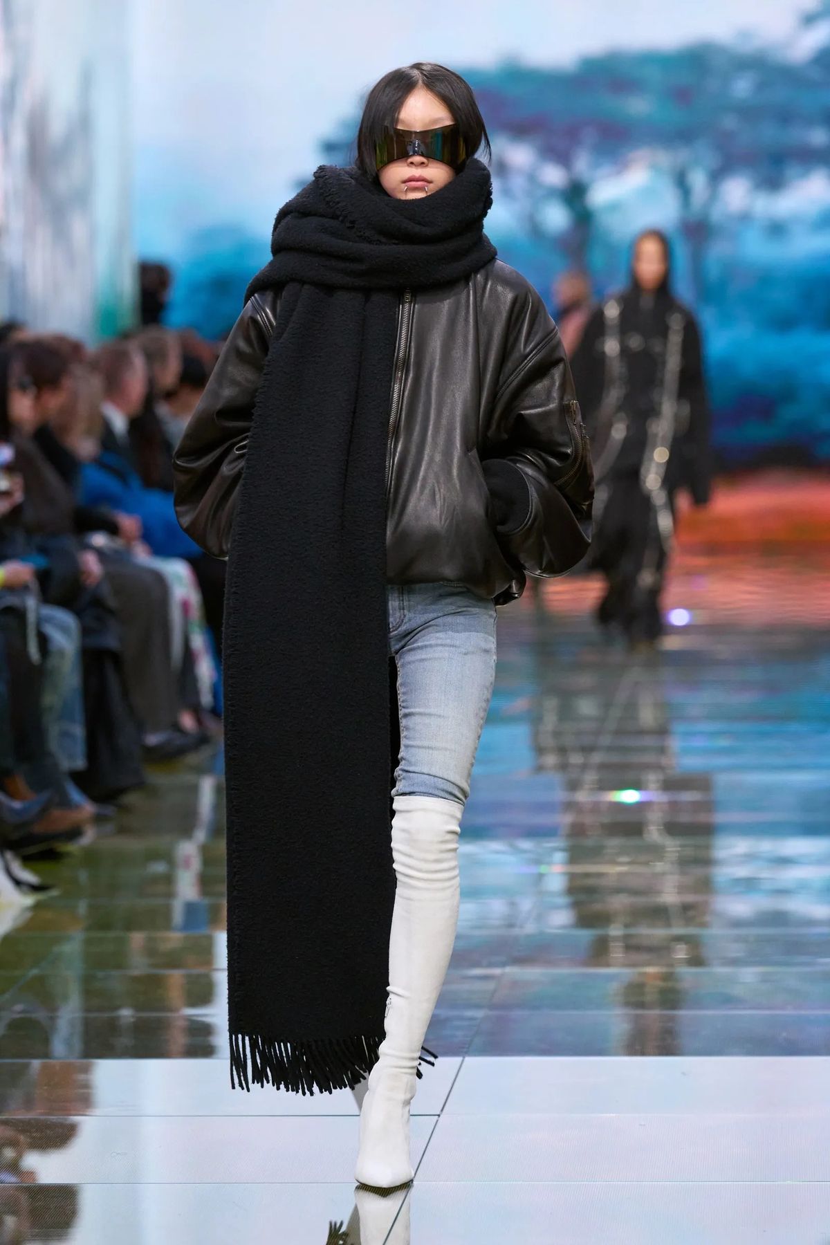 Skinny jeans đã chính thức trở lại đường đua hot trends 2024!