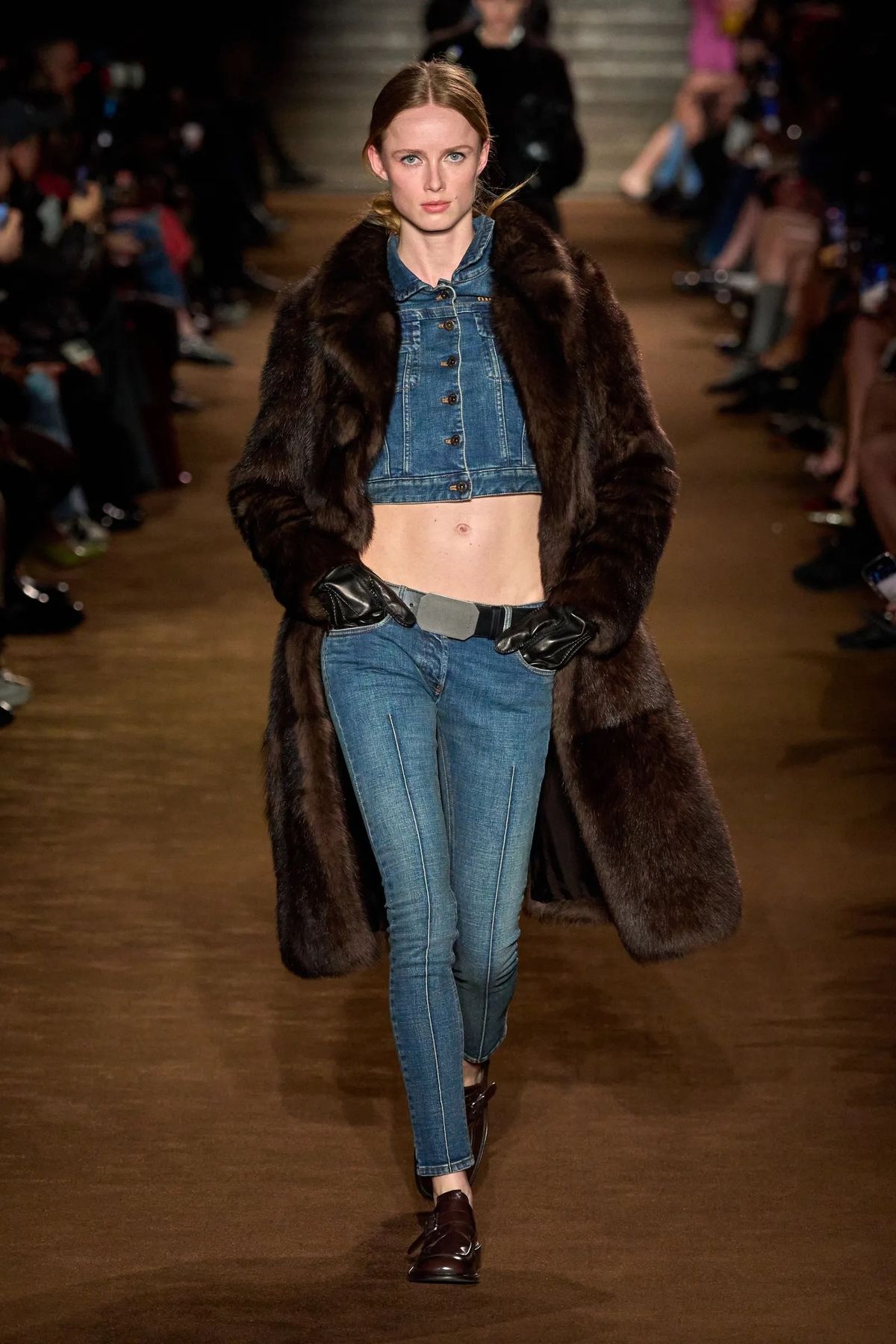 Skinny jeans đã chính thức trở lại đường đua hot trends 2024!
