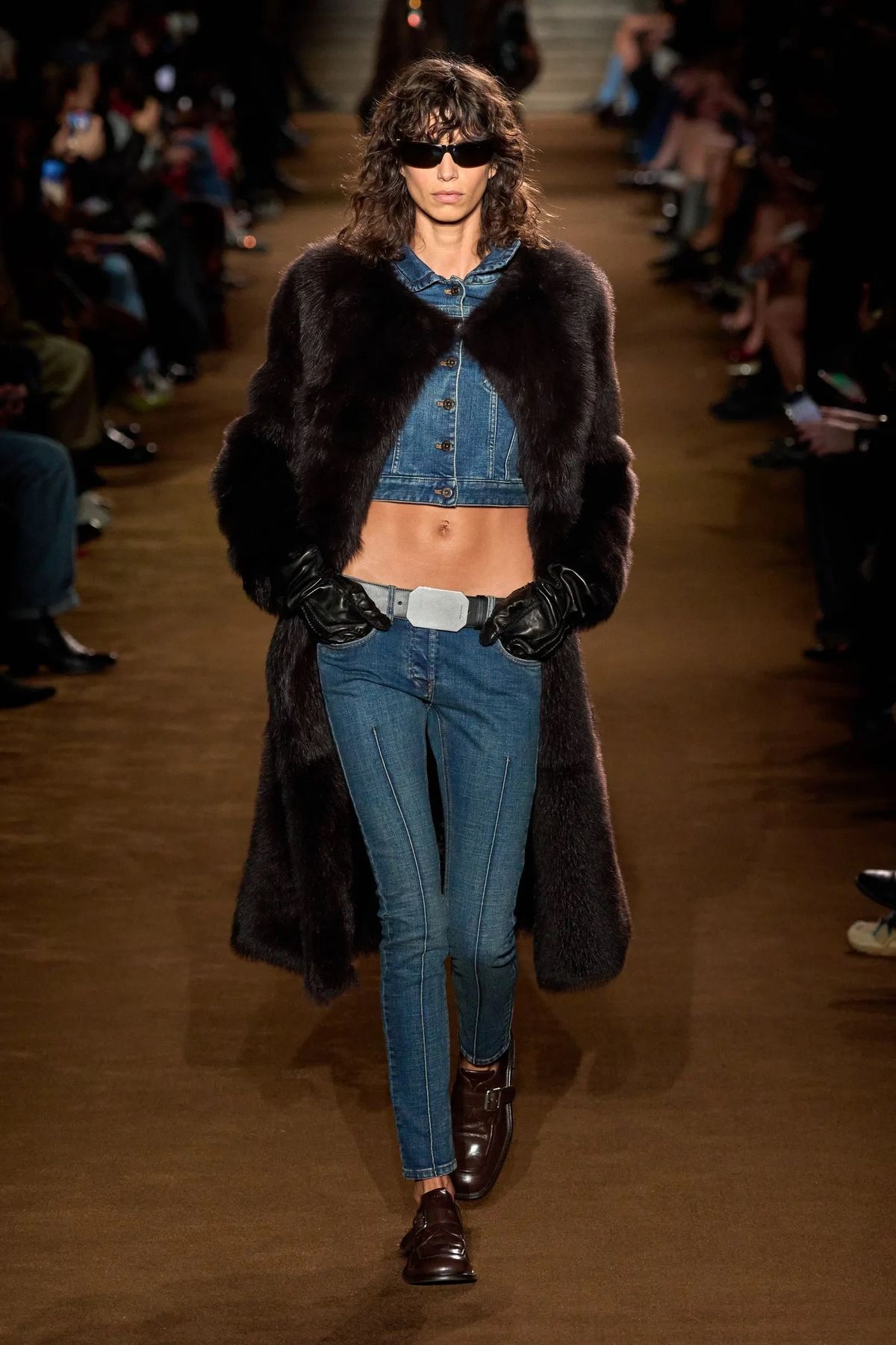 Skinny jeans đã chính thức trở lại đường đua hot trends 2024!