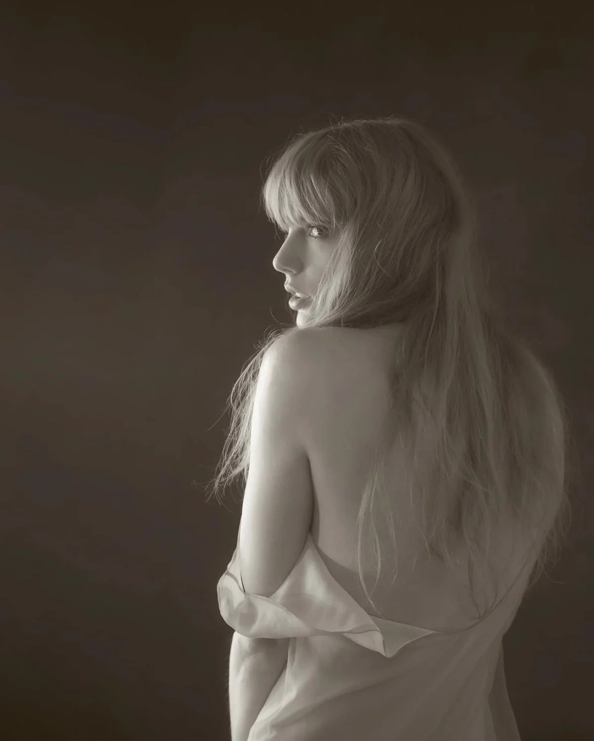 Các fan gọi Taylor Swift là "trâu cày tận hiến" vì album mới dài... 2 tiếng