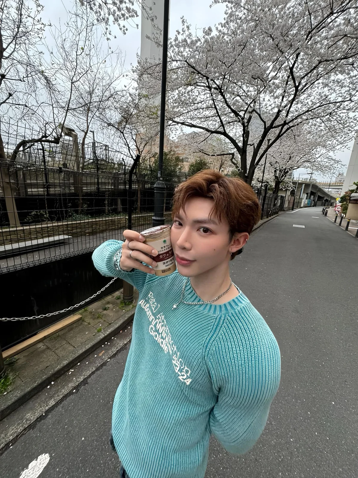 Anh trai say hi