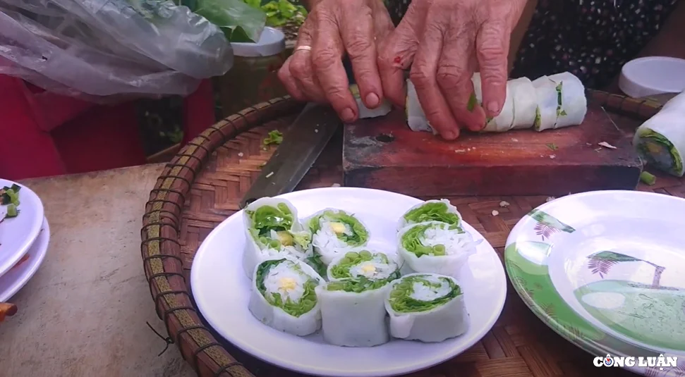 Bánh ướt cuốn tôm chua Huế