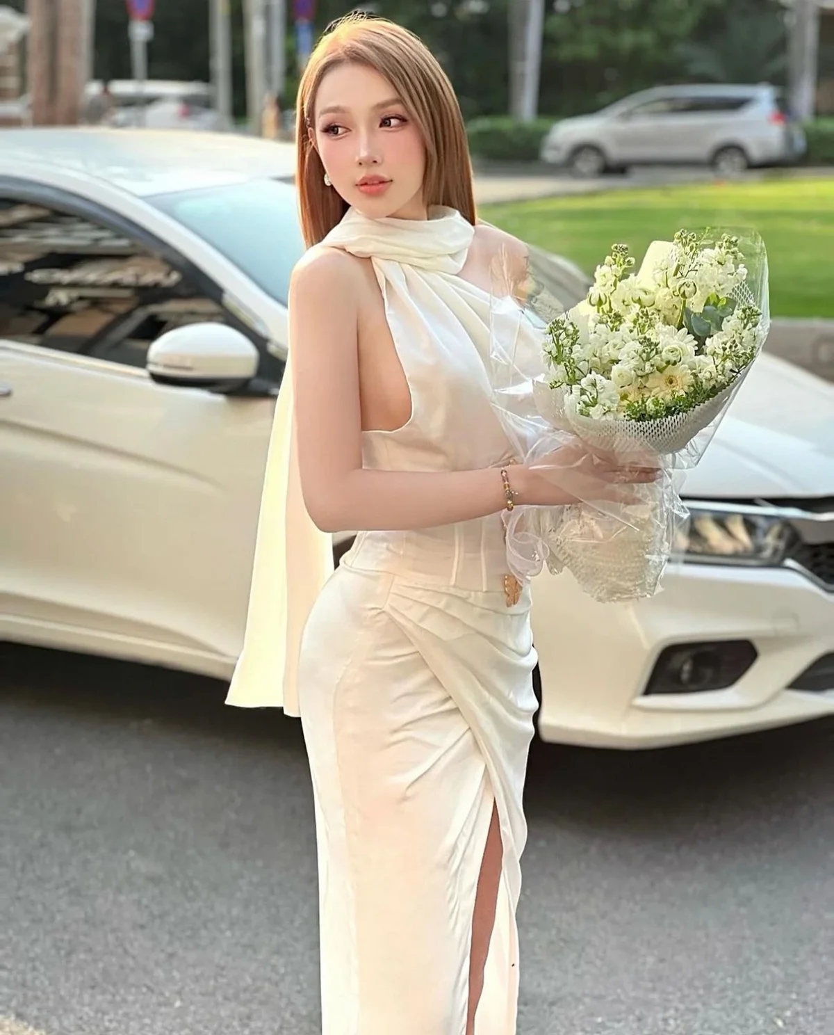 Mỹ nhân Việt 'thiêu đốt' mọi ánh nhìn bằng trang phục cut out.