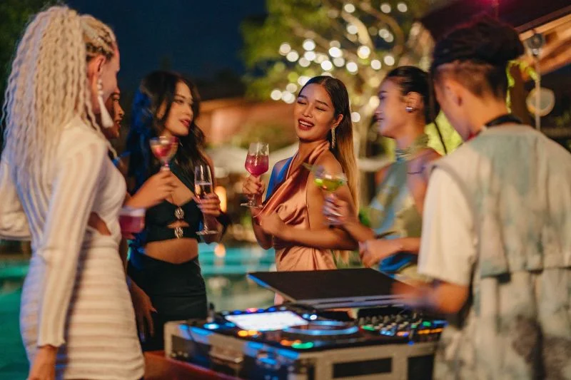 NOX Beach Club - ốc đảo dành cho những bữa tiệc đêm hoành tráng