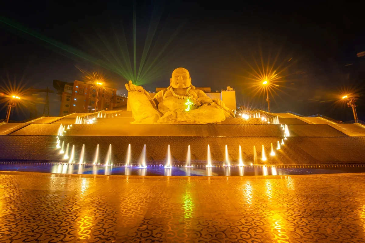 Tượng Di Lặc núi Bà Đen