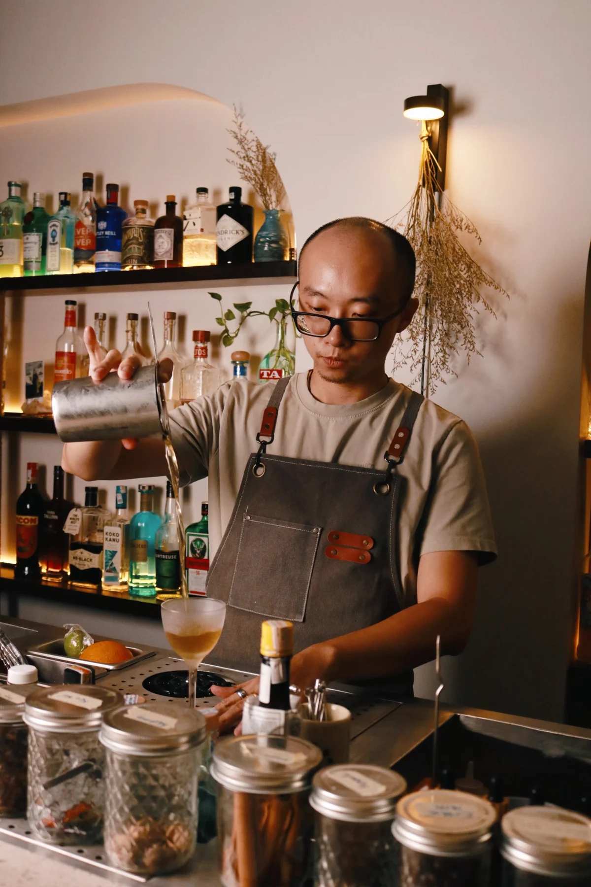 ông chủ quầy Bar kiêm người bói bài Tarot Coner Nguyễn