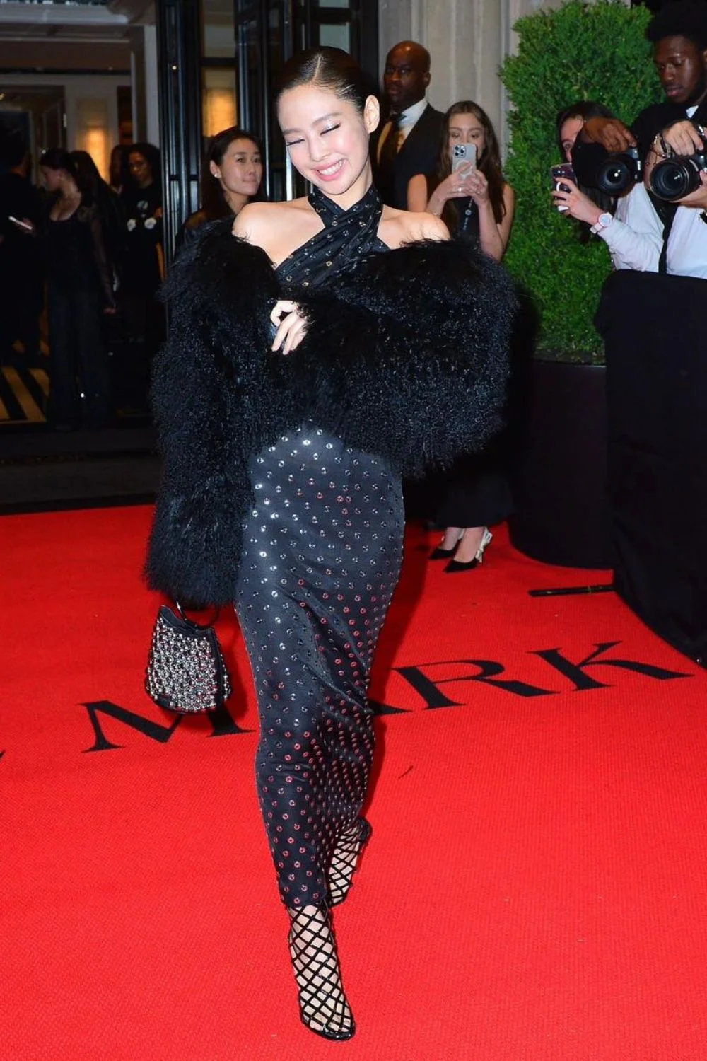 Jennie ra mắt album mới, xác nhận thông tin tại Met Gala 2024