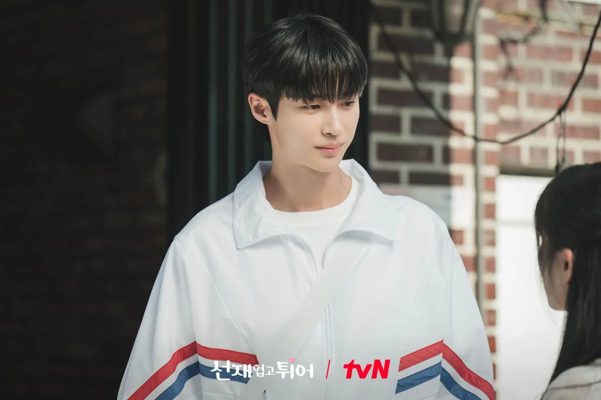 Byeon Woo Seok đắt show nhờ thành công của phim "Cõng anh mà chạy"