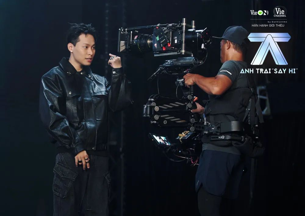 MV theme song 'Anh Trai Say Hi': 'Sáng tạo, hoành tráng’