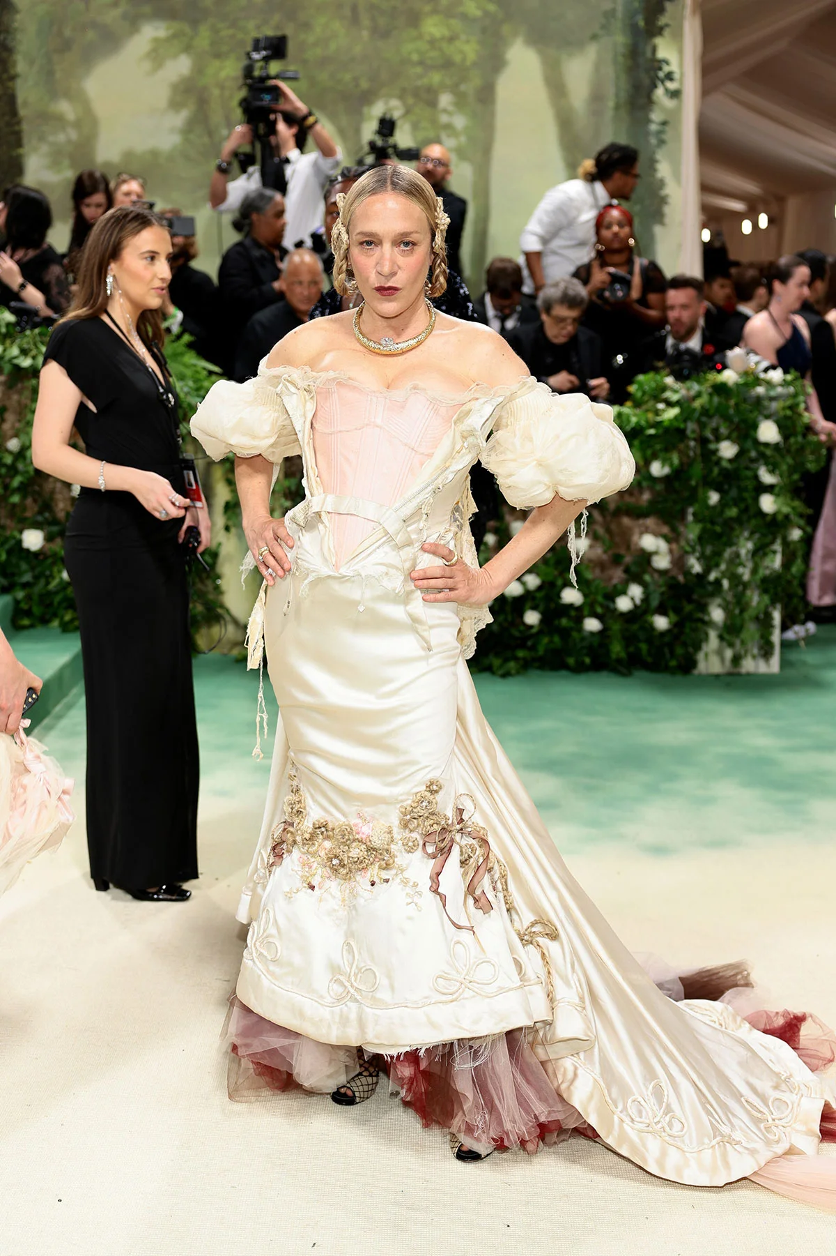 Những bộ cánh thời trang kỳ dị nhất thảm đỏ Met Gala 2024