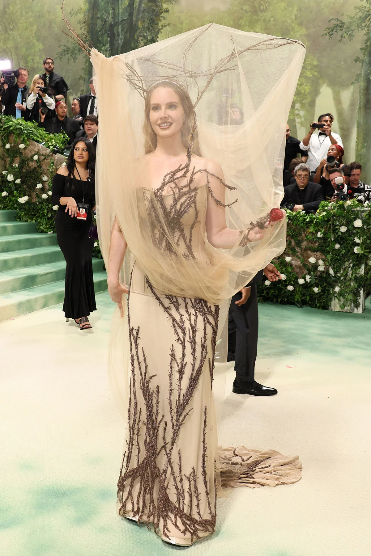 Những bộ cánh thời trang kỳ dị nhất thảm đỏ Met Gala 2024