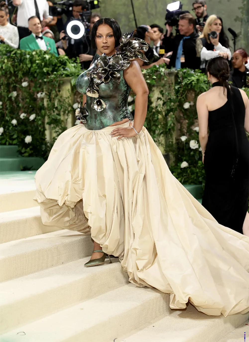 Những bộ cánh thời trang kỳ dị nhất thảm đỏ Met Gala 2024