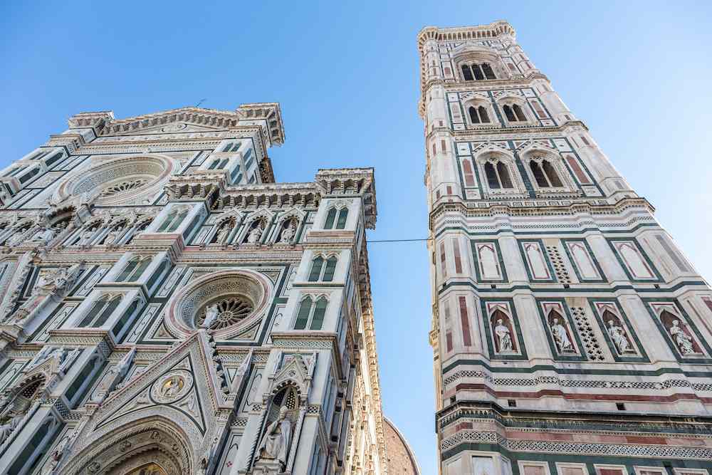 Vợ chồng Tăng Thanh Hà hẹn hò ở nhà hàng tại Italy