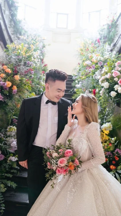 Trước khi vướng tin đồn Xoài Non chia tay, cả 2 đều có đám cưới xa hoa