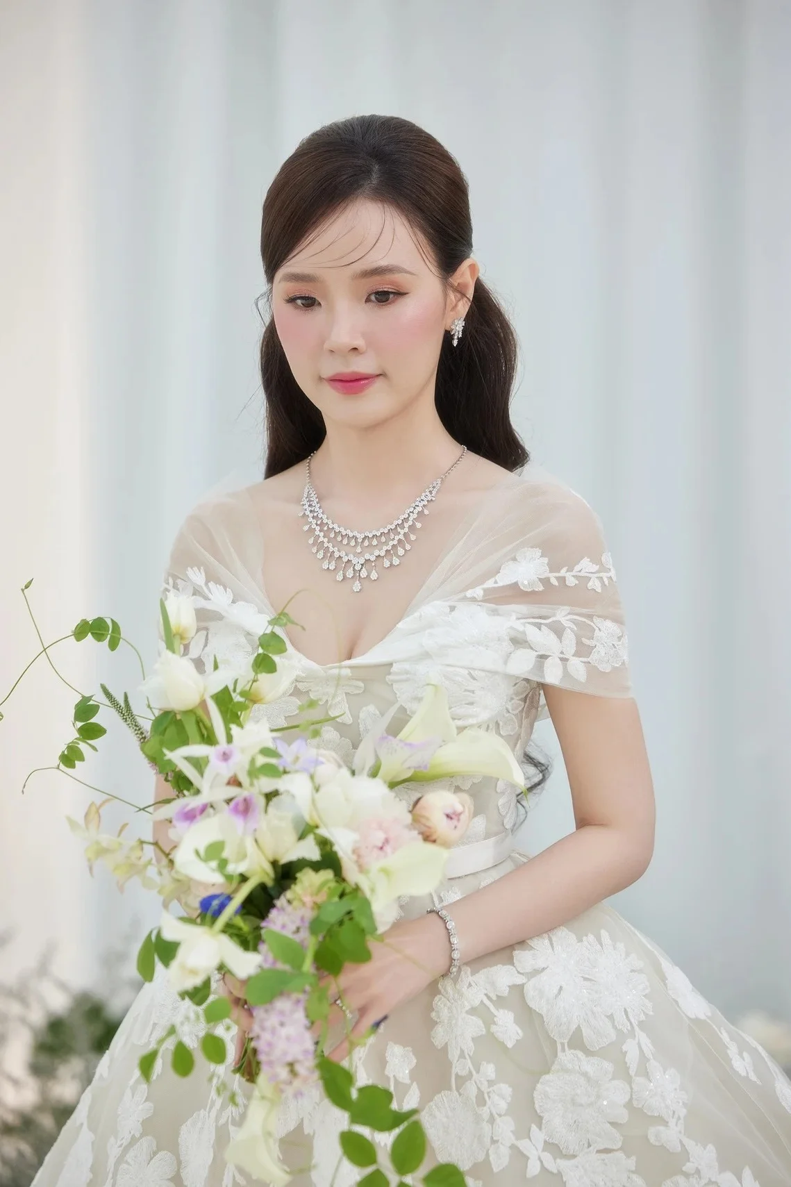 Thực đơn đám cưới Midu có gì?