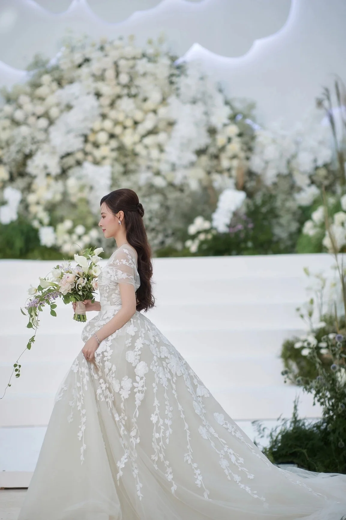 Thực đơn đám cưới Midu có gì?