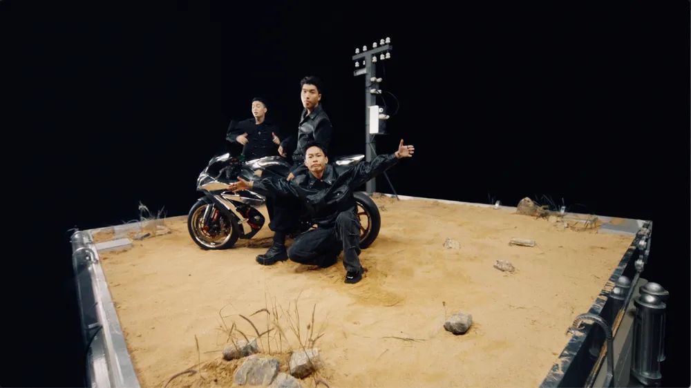 Theme song 'Anh Trai Say Hi': 30 anh trai quả cảm tiến tới tương lai!