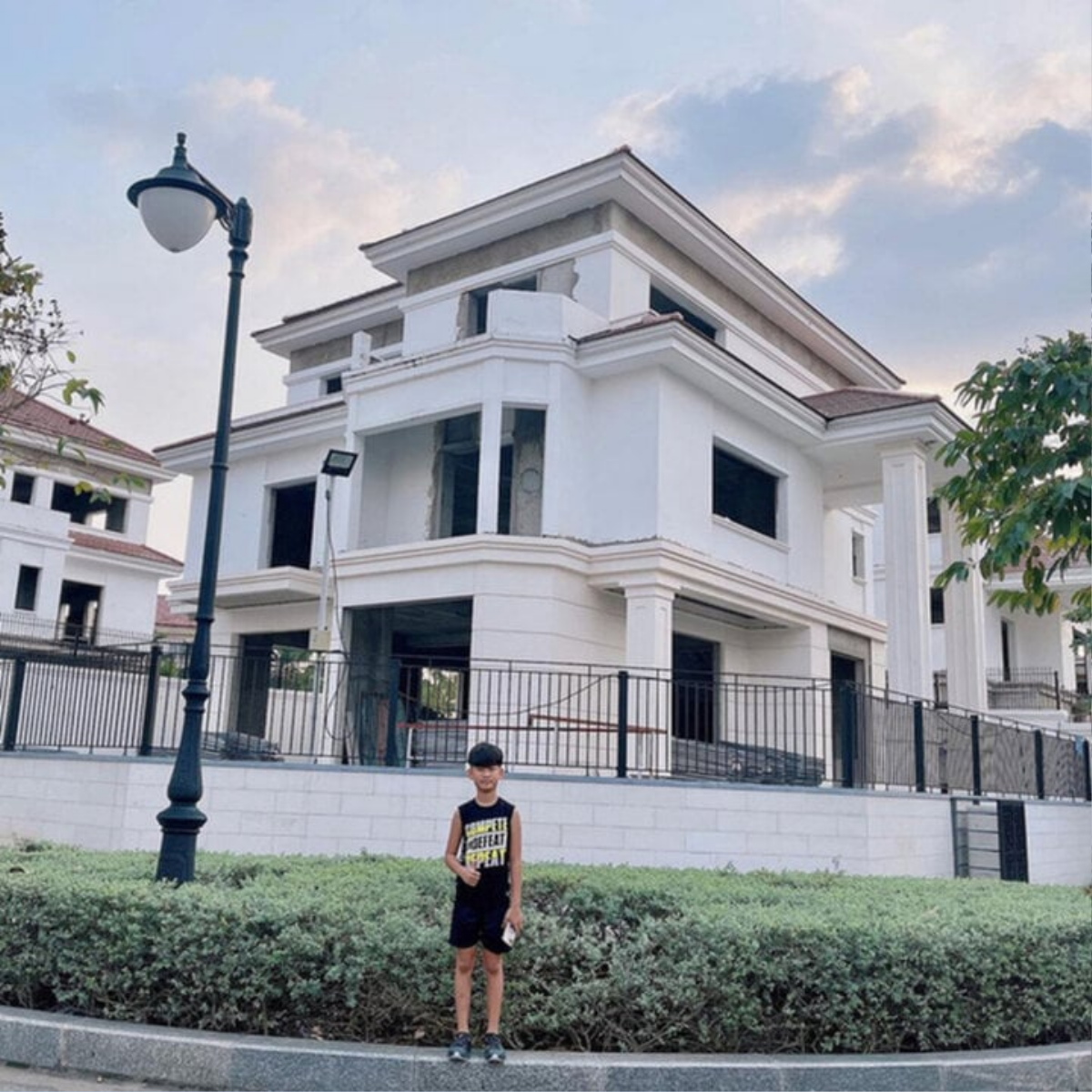 Con trai Lệ Quyên