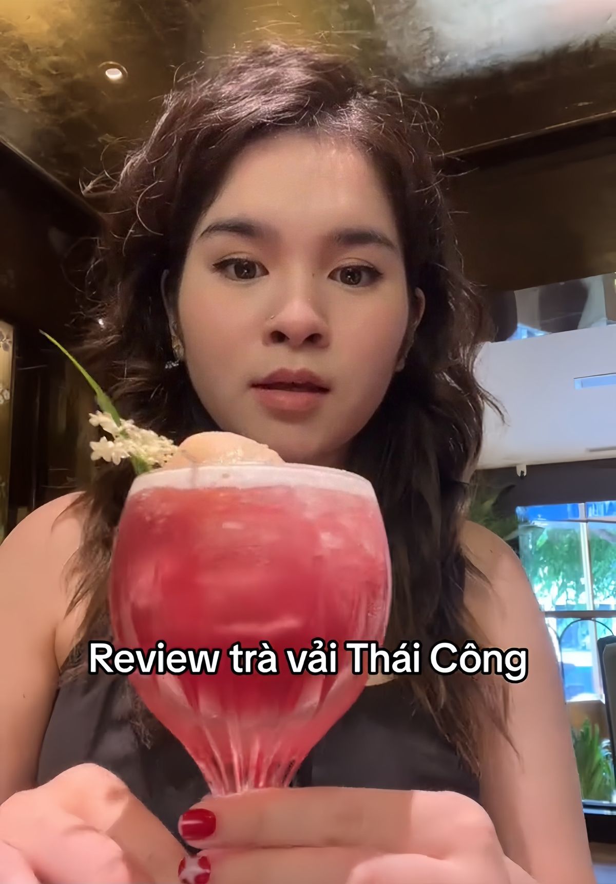 Danh tính gây tò mò của cô gái “đối đầu” Thái Công đang hot