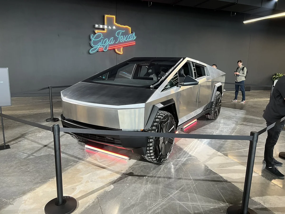 Tesla Cybertruck là xe trên 100.000 USD bán chạy nhất Mỹ