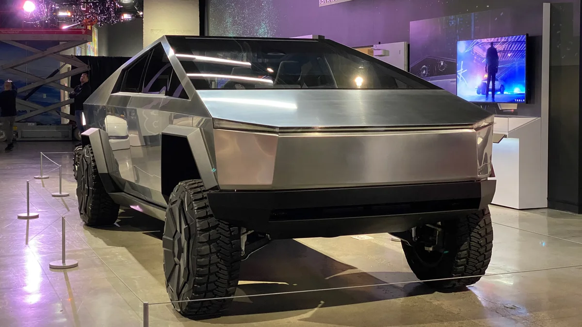 Tesla Cybertruck là xe trên 100.000 USD bán chạy nhất Mỹ