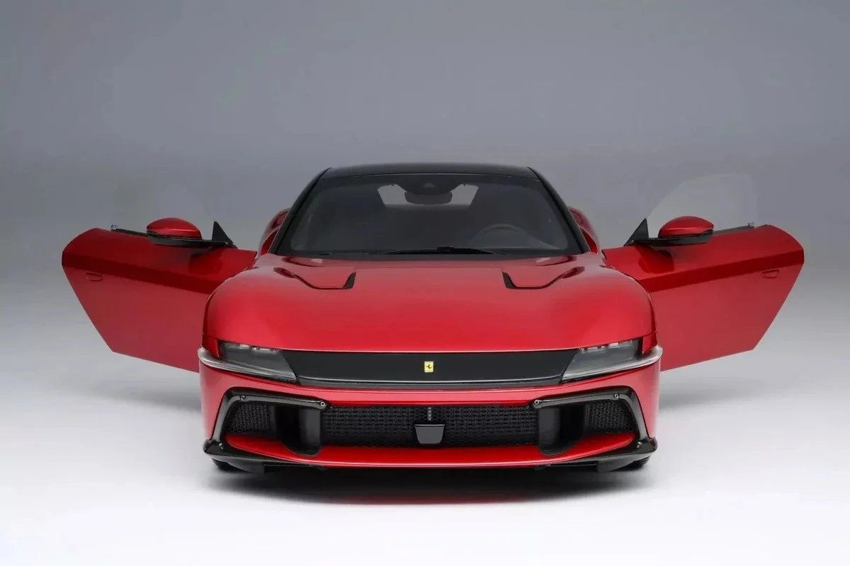 Mô hình siêu xe Ferrari 12Cilindri có giá gần 450 triệu VNĐ