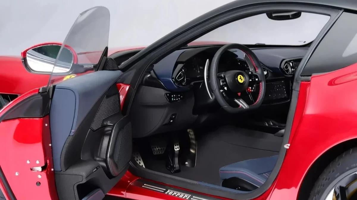Mô hình siêu xe Ferrari 12Cilindri có giá gần 450 triệu VNĐ