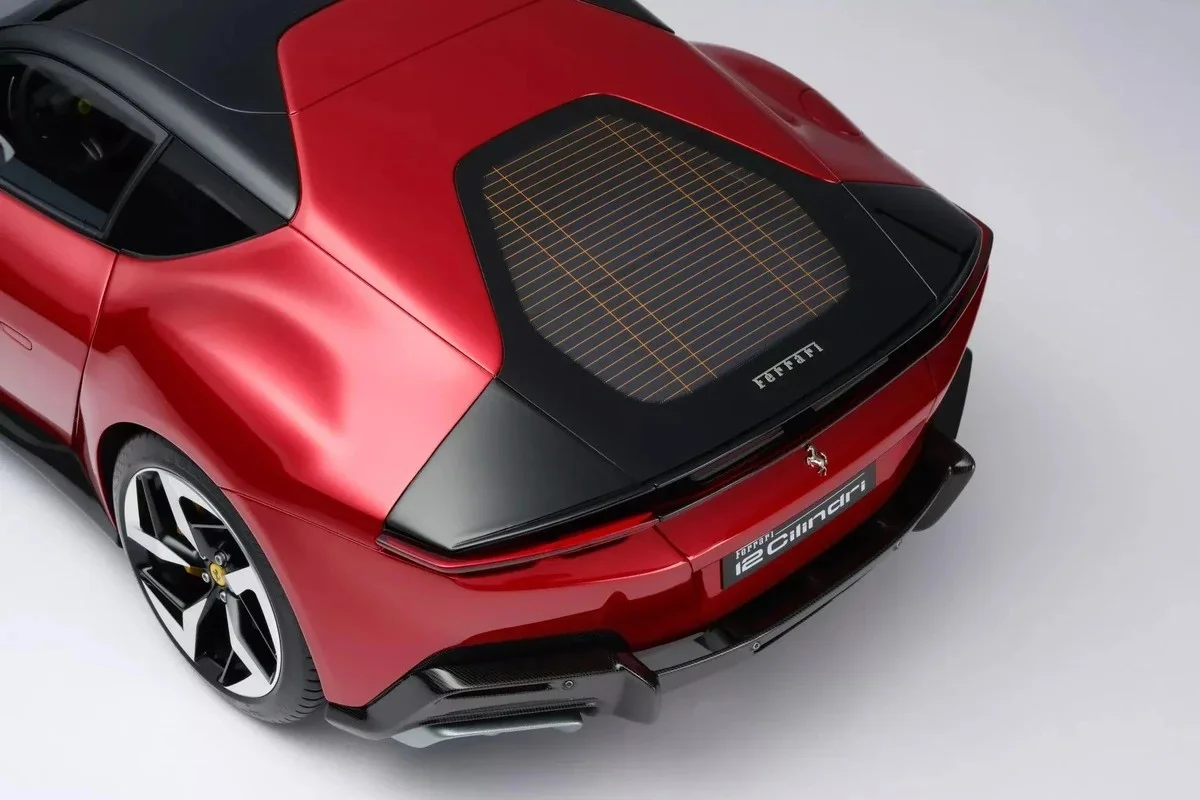 Mô hình siêu xe Ferrari 12Cilindri có giá gần 450 triệu VNĐ