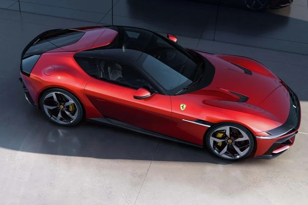 Mô hình siêu xe Ferrari 12Cilindri có giá gần 450 triệu VNĐ