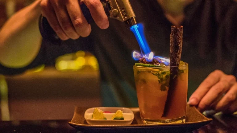 5 Ly cocktail độc đáo chỉ có tại Việt Nam, bạn đã thử qua?
