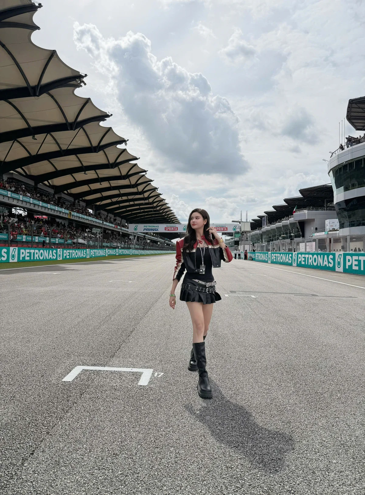 Trương Quỳnh Anh hội tụ sao châu Á tại giải đua xe Motogp Malaysia 2025