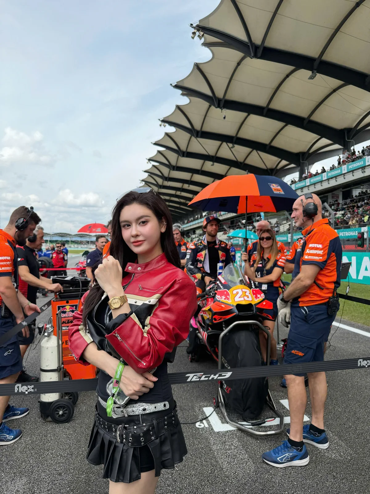 Trương Quỳnh Anh hội tụ sao châu Á tại giải đua xe Motogp Malaysia 2025