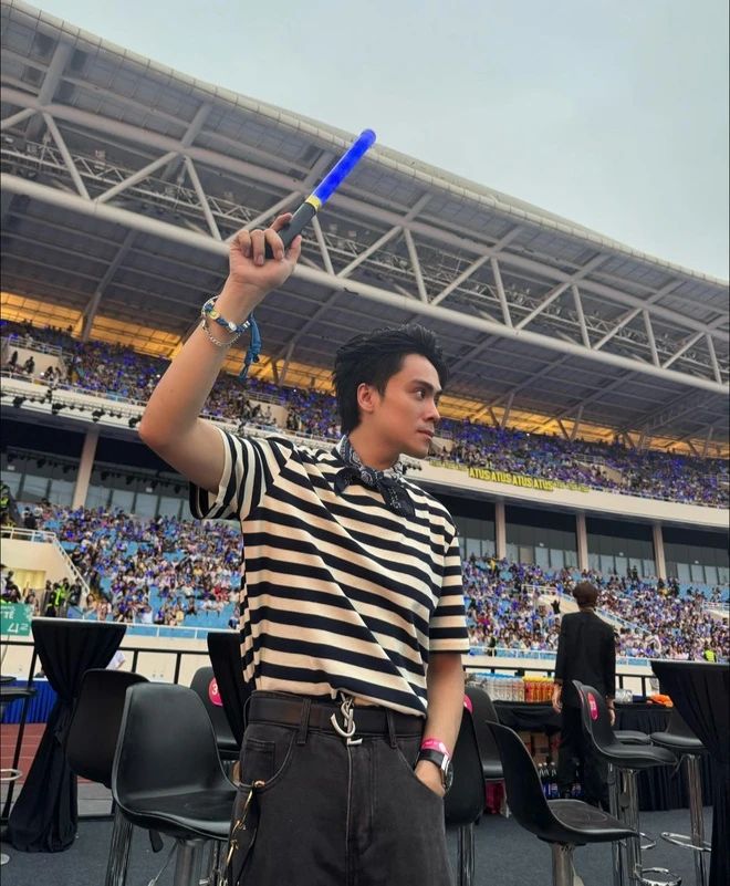 Kaity Nguyễn và sao Việt đi xem concert Anh trai 'say hi'