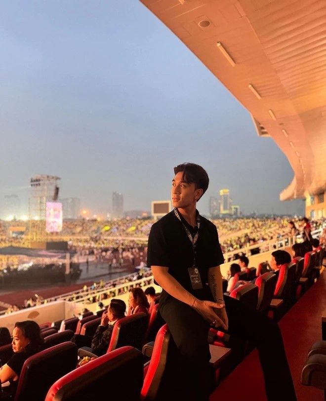Kaity Nguyễn và sao Việt đi xem concert Anh trai 'say hi'